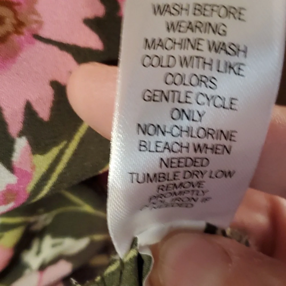 Gorgeous Floral Blouse 4X - Picture 3 of 4
